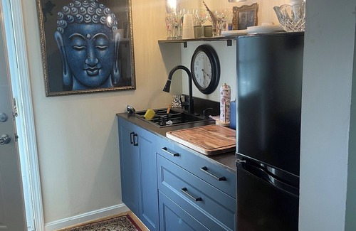 Marblehead Apartment | Cozy studio in charming Marblehead.