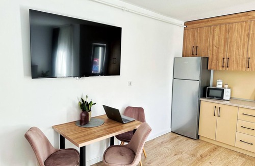 Baia Mare Apartment | Cozy studio in charming Baia Mare with WiFi, AC and free parking