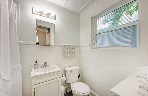 West Campus Apartment | Cozy studio in charming Austin with WiFi, AC