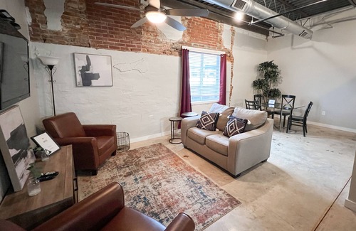 Jonesboro Apartment | Cozy studio in delightful Downtown Jonesboro with AC, WiFi