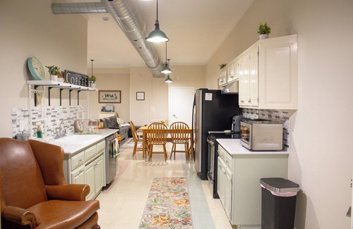 Glasgow Apartment | Cozy studio in downtown Glasgow MO, walking distance to boutiques, eating, wine