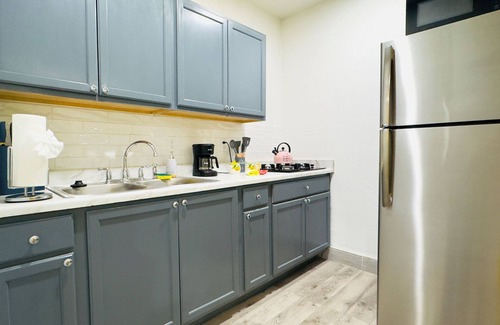 Sunrise Manor Apartment | Cozy Studio In Las Vegas, King Bed Near Freemont Street.