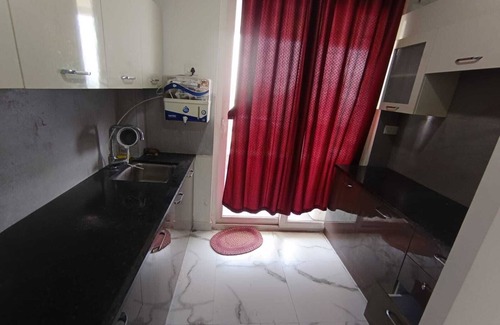 Gurugram Apartment | Cozy studio in serene Gurugram with WiFi, AC