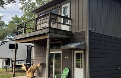 Tahlequah Apartment | Cozy studio in serene Tahlequah with AC