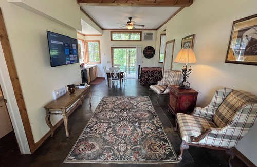 Tahlequah Apartment | Cozy studio in serene Tahlequah with AC
