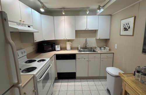 Mystic Apartment | Cozy studio in the heart of Downtown Mystic.