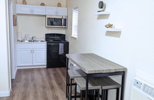 West Colorado Springs Apartment | Cozy studio in enjoyable Colorado Springs with AC