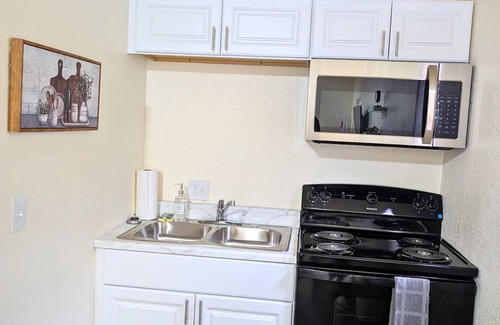West Colorado Springs Apartment | Cozy studio in enjoyable Colorado Springs with AC