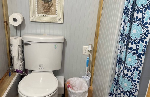 Hickory Apartment | Cozy studio in welcoming Hickory with AC, WiFi