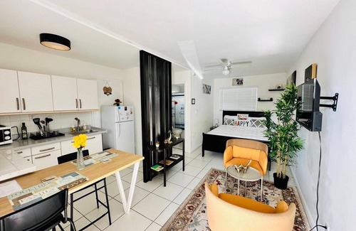 Survey Creek Apartment | Cozy studio near Seminole Hard Rock Cafe