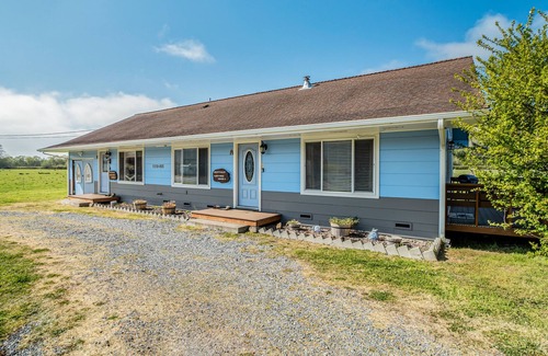 Orick Apartment | Cozy Studio on a Pasture Near Town & Parks w/ Full Kitchen & Free WiFi