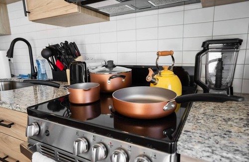 Washington Ave./ Memorial Park Apartment | Cozy studio perfect for having your own space when you visit family at the heights for thanksgiving