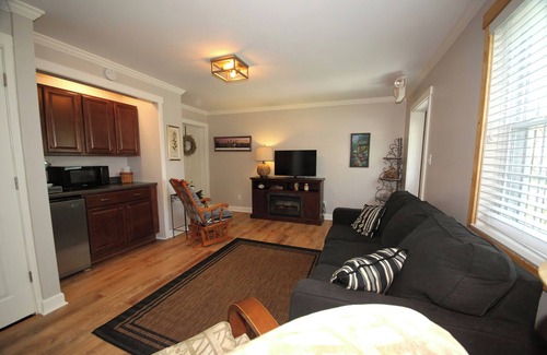 Noblesville Apartment | Cozy Studio Retreat one block from Downtown Noblesville, IN