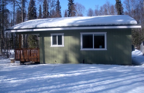 Talkeetna Cabin | Cozy Studio Style Vacation Rental Located Outside Busy Downtown Talkeetna