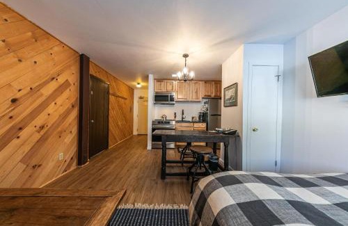 Truckee House | Cozy Studio w/Kitchen #112 at Donner Lake Village
