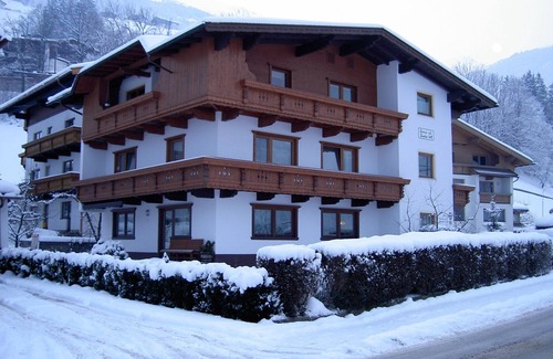Hippach Apartment | Cozy studio with balcony, ideal for 2 people 1 parking space