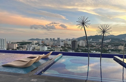 Downtown George Town Apartment | Cozy Studio with Komtar View at 22 Macalisterz
