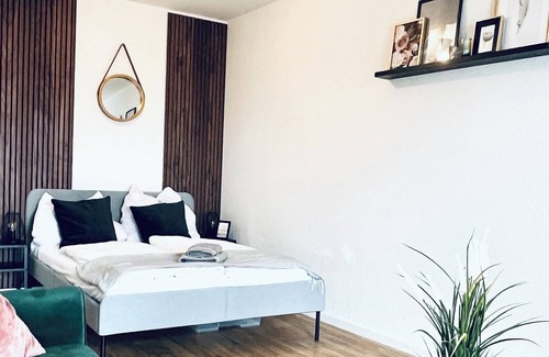 Andreasvorstadt Apartment | Cozy studio with kitchen, Netflix & panoramic views near the city