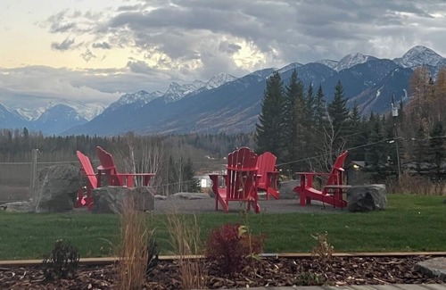 East Kootenay Apartment | Cozy Studio with Mountain Views Available Month to Month-Pet Friendly!