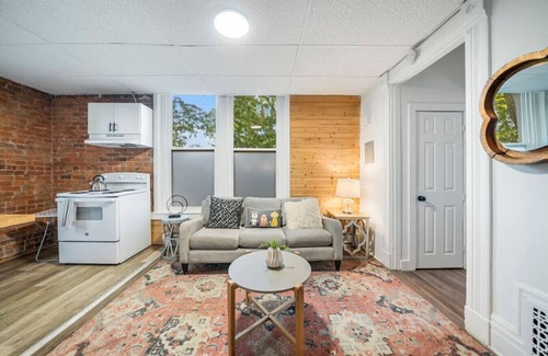 Mount Auburn Apartment | Cozy Studio with Parking | Near UC, Zoo, Downtown