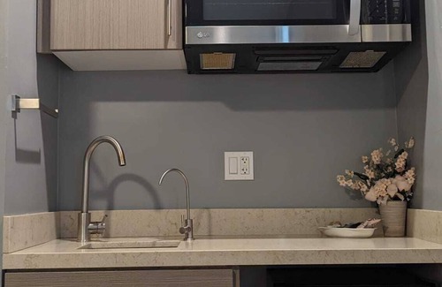 Melrose Apartment | Cozy studio with WiFi and AC in charming Los Angeles