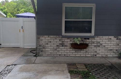 Lutz Apartment | Cozy studio with WiFi and AC and in lovely Lutz! its family and pet friendly.