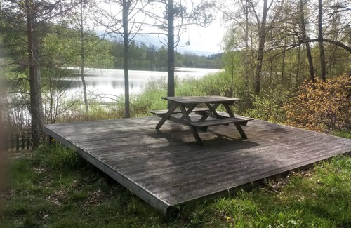 Hultsfred Cabin | Cozy Stuga in the forest with lake view, close to Astrid Lindgren's World