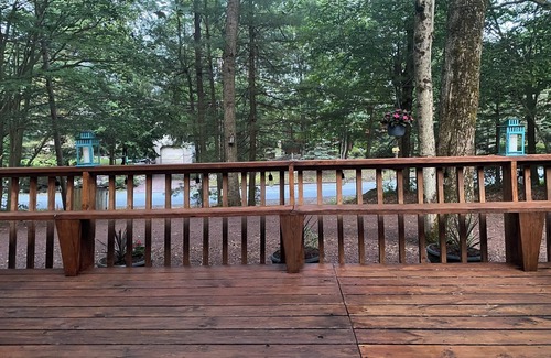 Pocono Pines Ski Chalet | Cozy, Stylish 3-Bedroom Mid-Century Chalet in Pocono Pines' Lake Naomi
