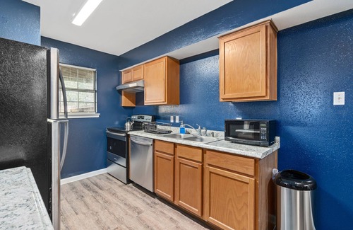 Cypress Apartment | Cozy&Stylish 3BR/2BA Retreat-Pet-Friendly, Parking, In-Unit Washer/Dryer