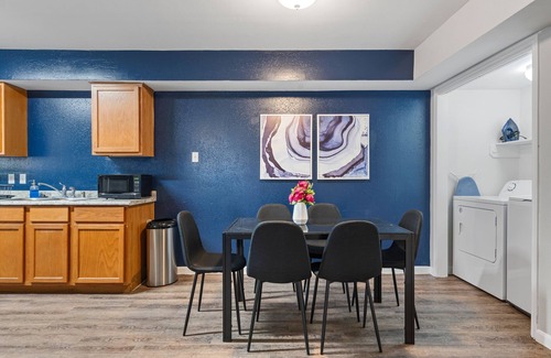 Cypress Apartment | Cozy&Stylish 3BR/2BA Retreat-Pet-Friendly, Parking, In-Unit Washer/Dryer