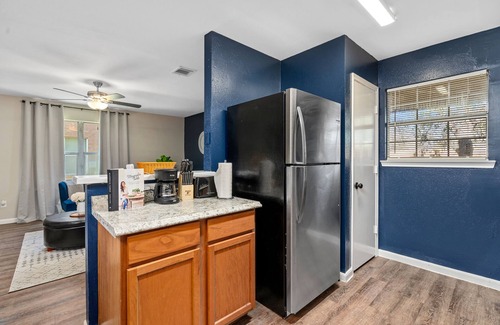 Cypress Apartment | Cozy&Stylish 3BR/2BA Retreat-Pet-Friendly, Parking, In-Unit Washer/Dryer