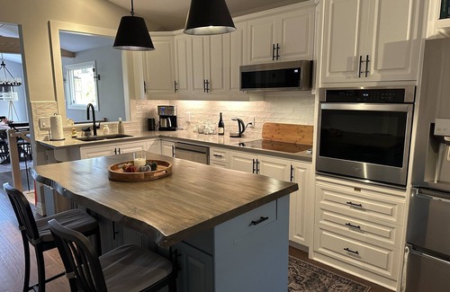 Huntsville Ski Chalet | Cozy, stylish 4-season chalet with private beach access and walk to skiing!