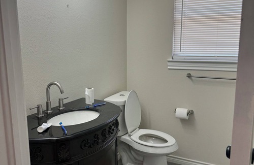 Northeast Dallas House | Cozy & Stylish Getaway-Walkable-Mins to DT Dallas
