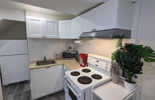 Cote-Des-Neiges—Notre-Dame-De-Grace Apartment | Cozy & Stylish Studio in Côte-des-Neiges