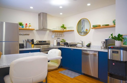 Williams Lake House | Cozy Suite in Williams Lake | 5 Min to DownTown | Self Check-In | 75" TV