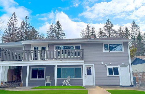 Williams Lake House | Cozy Suite in Williams Lake | 5 Min to DownTown | Self Check-In | 75" TV