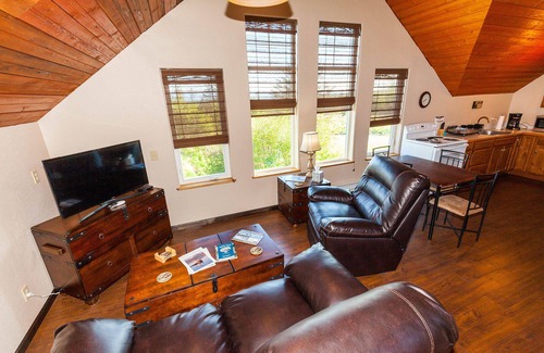 Fritz Creek Apartment | Cozy suite to get away to Homer, AK. Enjoy the views of the Spit and Kachemak Ba