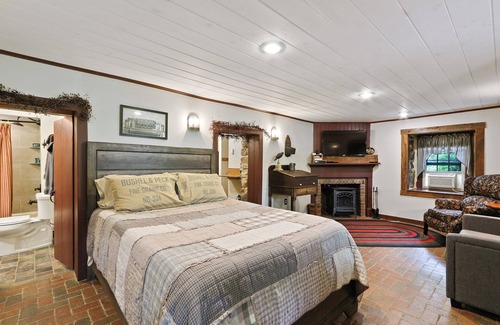 Manheim Other | Cozy Suite w/Full Kitchen on secluded farmette.