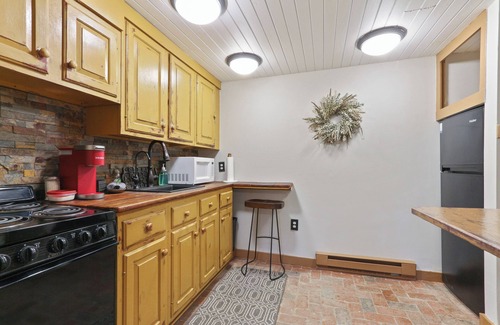 Manheim Other | Cozy Suite w/Full Kitchen on secluded farmette.