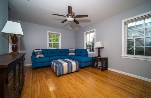 Fairfield House | Cozy summer house 4 bed & 2 baths - Weekly rental