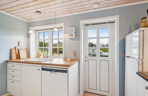 Grena Strand House | Cozy Summer House By Grenaa Beach