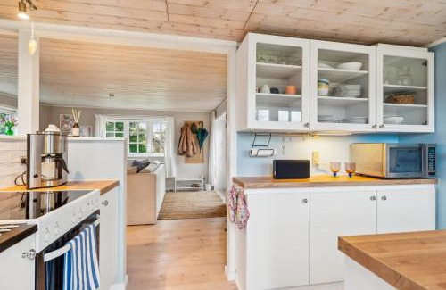 Grena Strand House | Cozy Summer House By Grenaa Beach