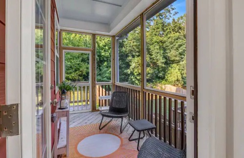 Durham House | COZY SUN FILLED HOME/MODERN VILLA NEAR DOWNTOWN