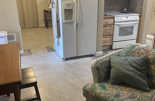 Sunrise Beach House | Cozy sunrise suite at waters edge