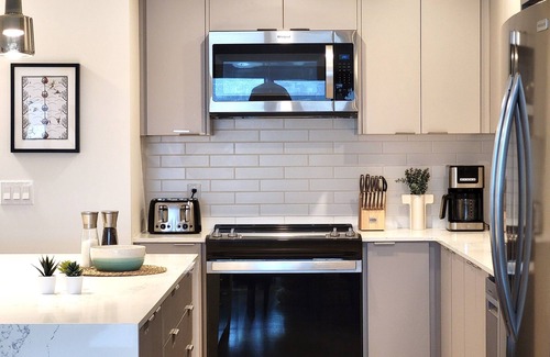 Revelstoke Condo | Cozy Sunset | Amazing views | Private hottub