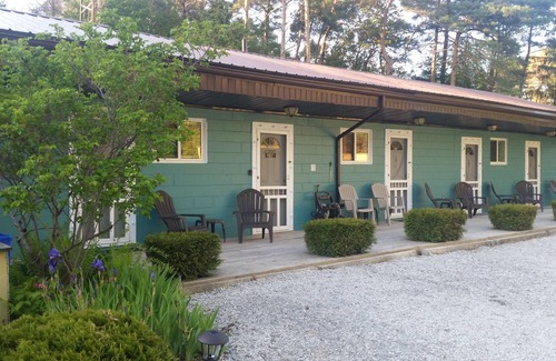 Lambton Shores Cabin | Cozy Sunset Cabin 1, Family of 4 Getaway!
