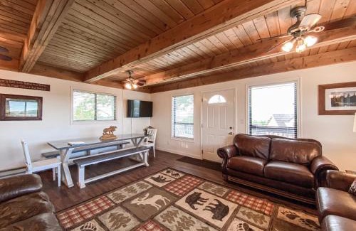Sweetwater House | Cozy Sweetwater Cabin, with access to Ideal Beach