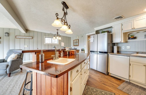 Cape Fair Cottage | Cozy Table Rock Lake 'Boathouse' w/Pool Access