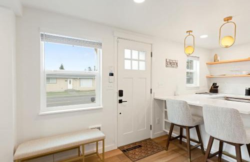 South Tacoma House | Cozy Tacoma Bungalow- newly remodel 2br, 1ba home