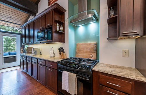 Sunnyside House | Cozy Tahoe Cabin, Perfect Location